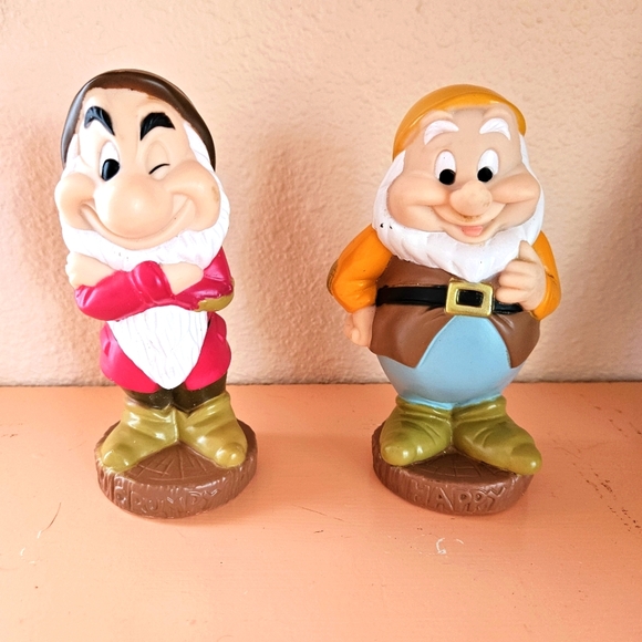 Disney Snow White And The Seven Dwarfs - Picture 1 of 5